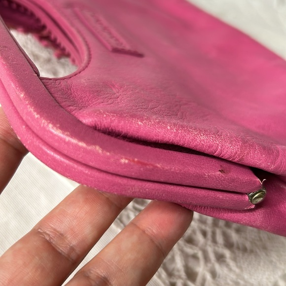 🖤Isabella Fiore Pink Leather clutch with 3D Floral Appliqué RARE - Picture 10 of 17